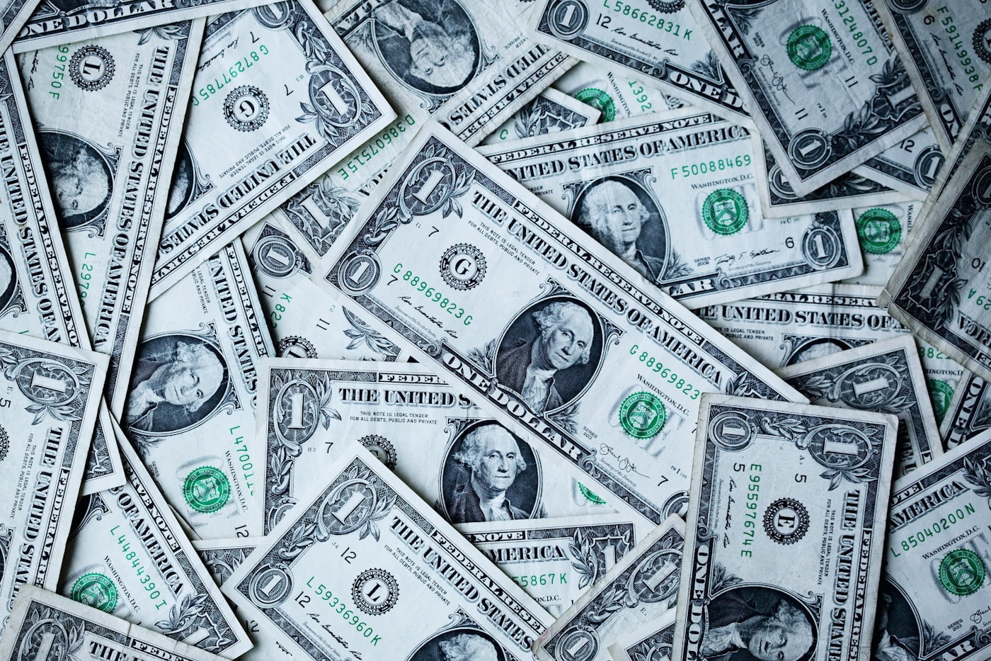Currency and macroeconomic materials representing interest rate cycles